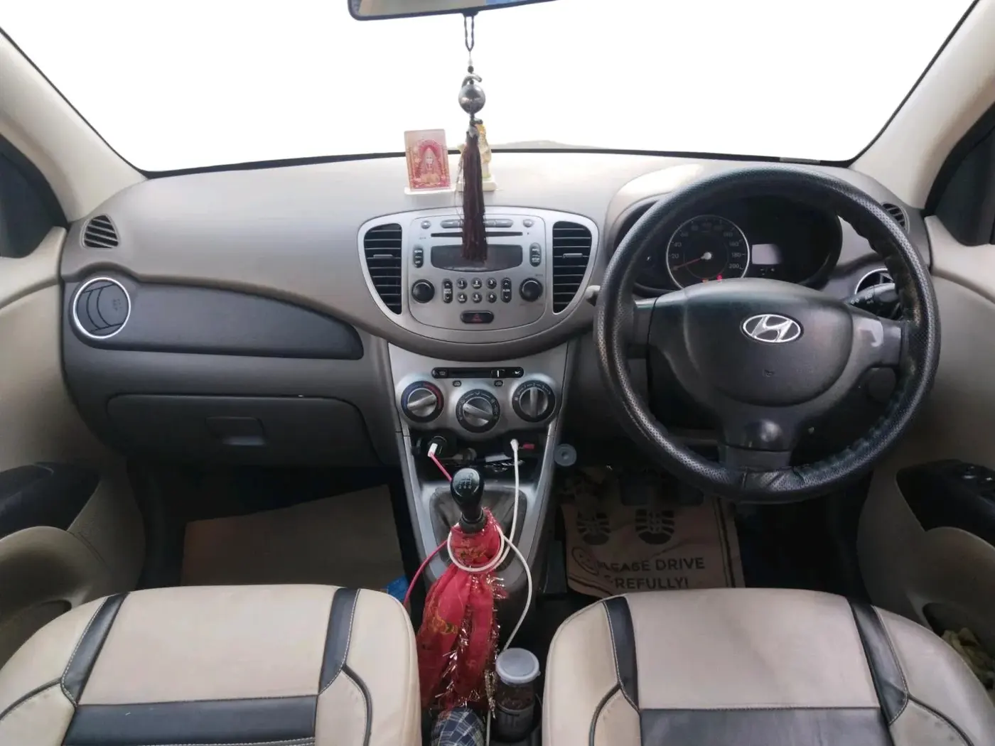 2011 Hyundai i10 SPORTZ 1.2, Petrol, Manual, 2,16,205 km, interior