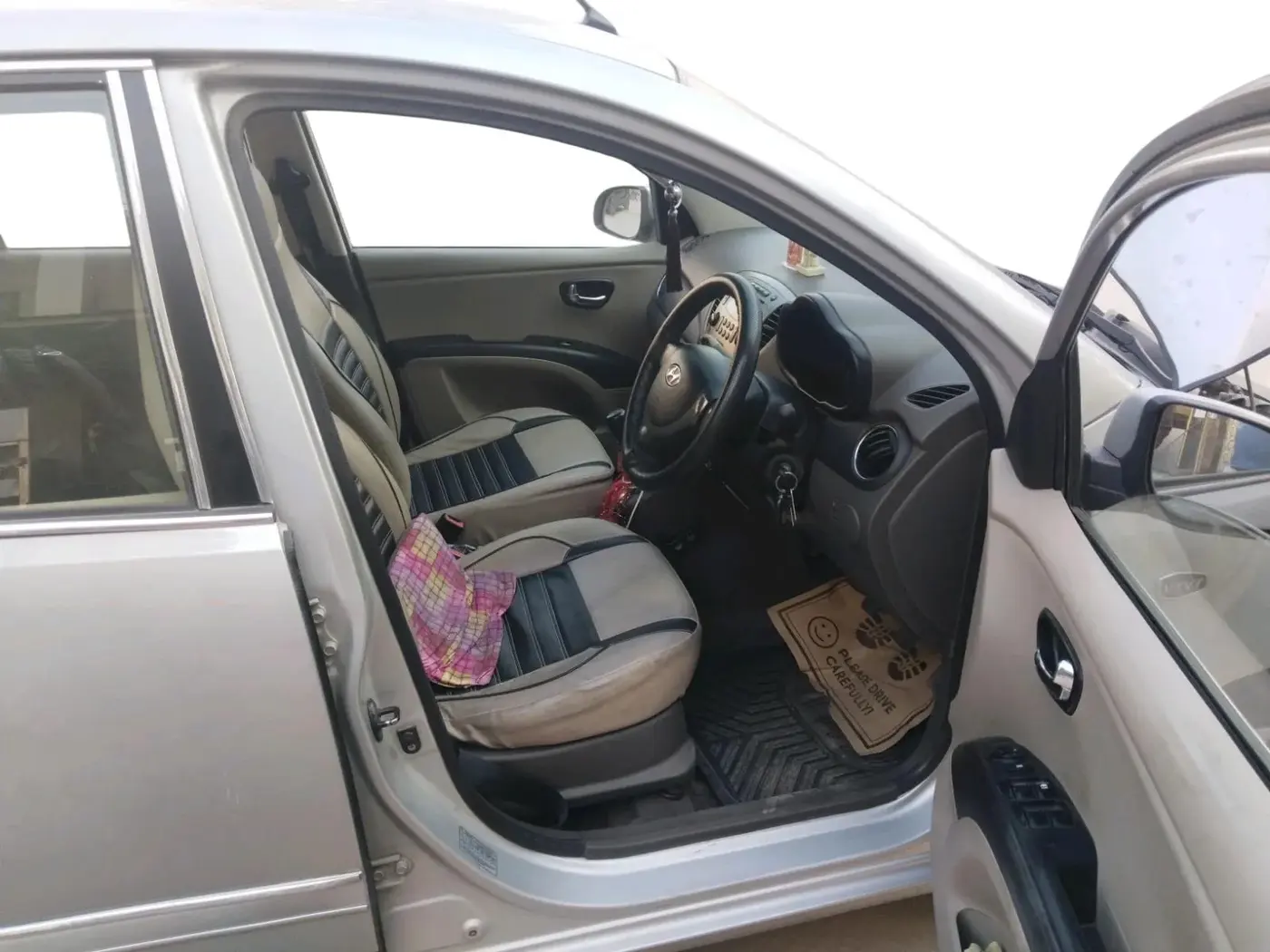 2011 Hyundai i10 SPORTZ 1.2, Petrol, Manual, 2,16,205 km, interior