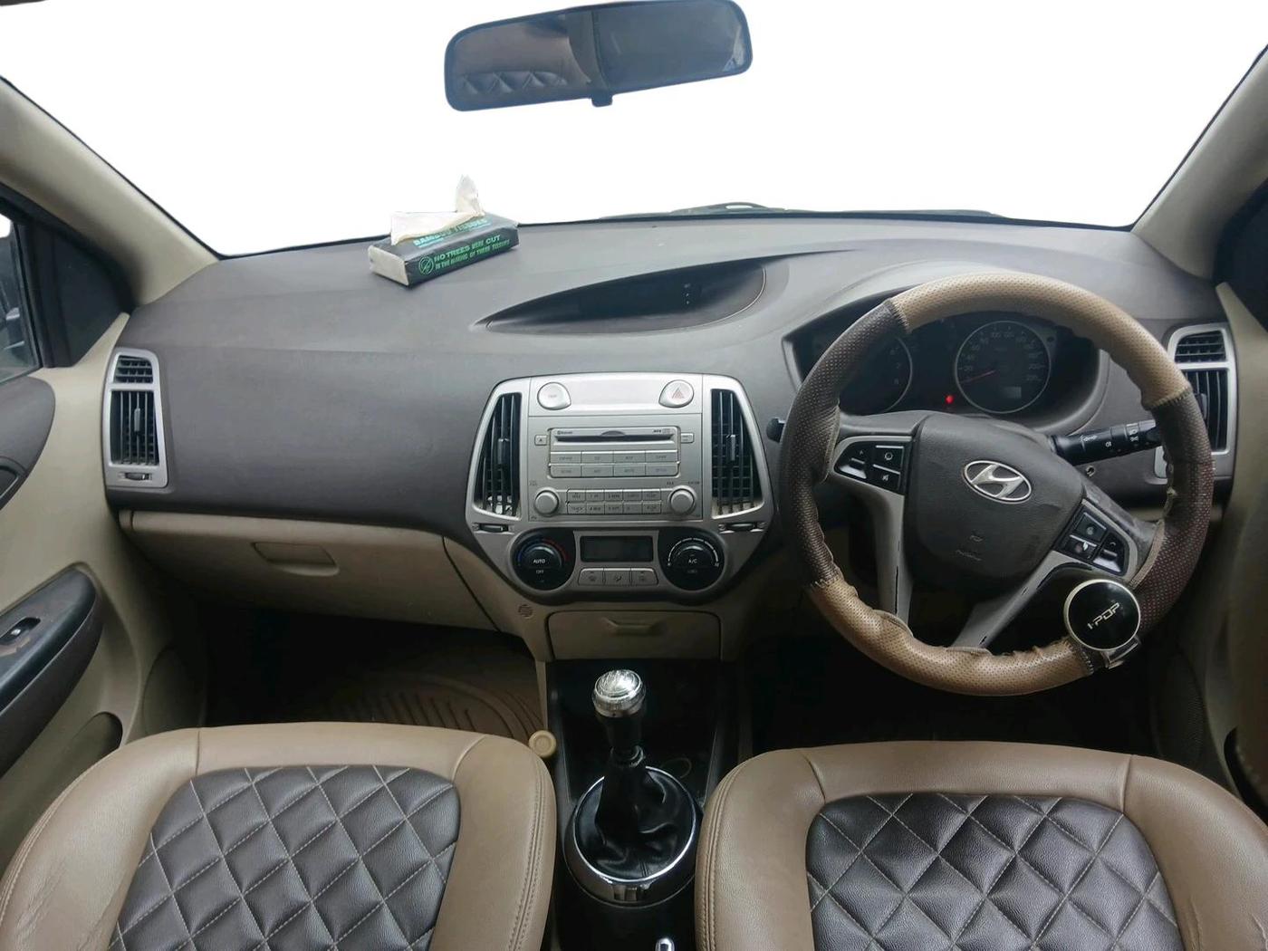 2011 Hyundai i20 SPORTZ 1.2, Petrol, Manual, 83,727 km, interior