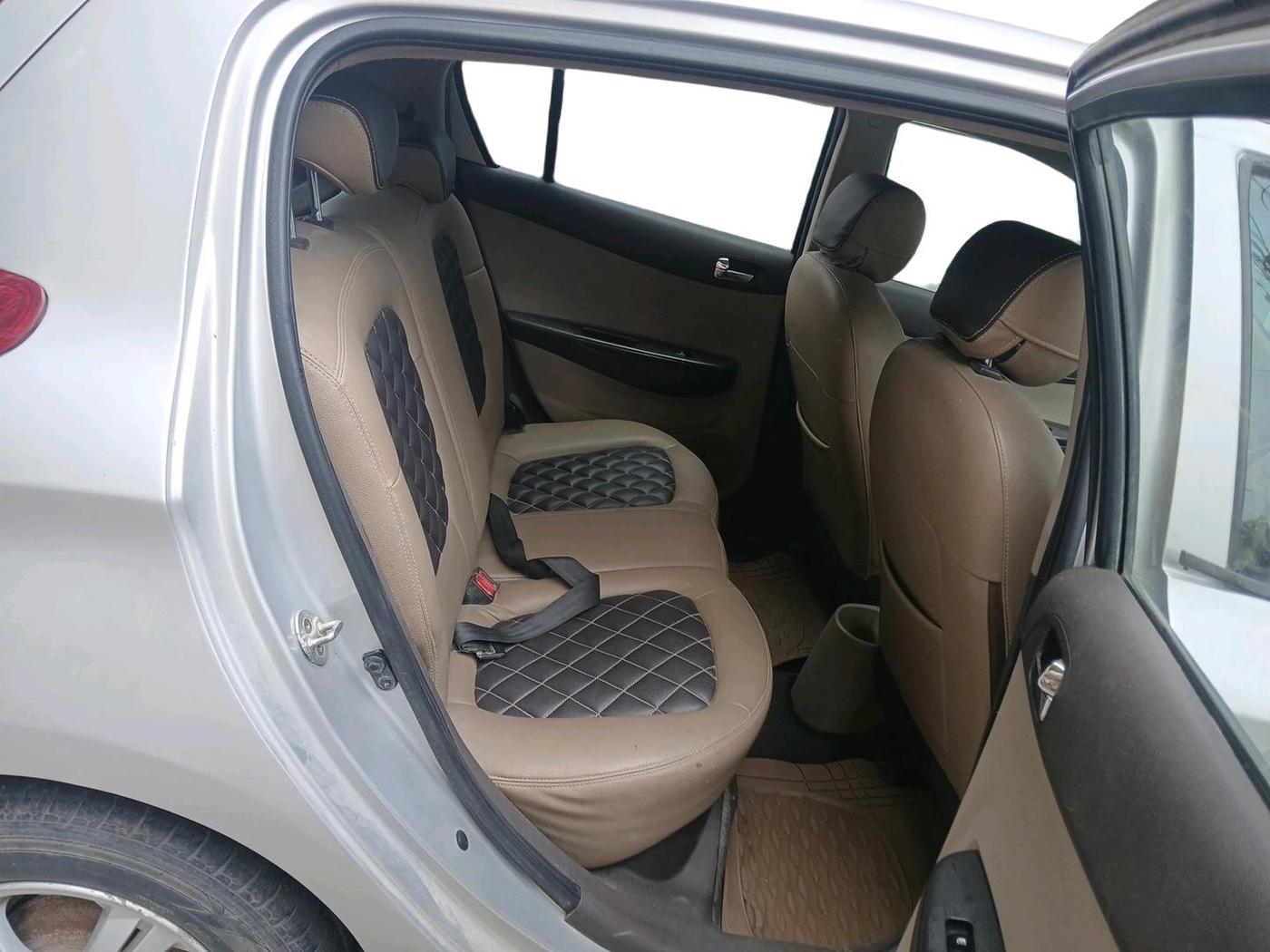 2011 Hyundai i20 SPORTZ 1.2, Petrol, Manual, 83,727 km, interior
