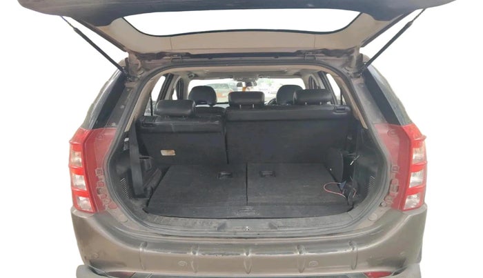 2017 Mahindra XUV500 W10 1.99, Diesel, Manual, 1,08,769 km, exterior