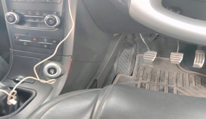 2017 Mahindra XUV500 W10 1.99, Diesel, Manual, 1,08,769 km, interior