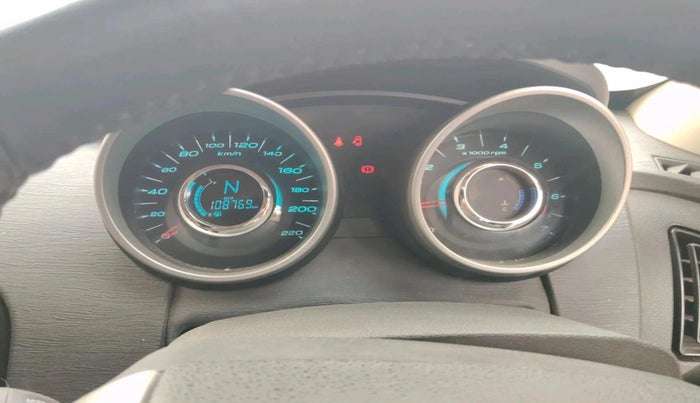 2017 Mahindra XUV500 W10 1.99, Diesel, Manual, 1,08,769 km, interior